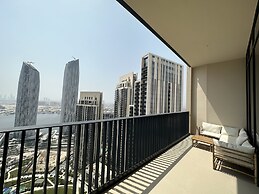 Manzil 4BR Penthouse in Dubai Creek w Harbour View
