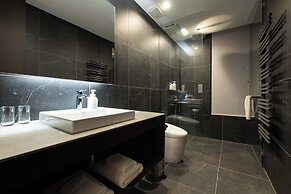 Yuki Sugi at Intuition