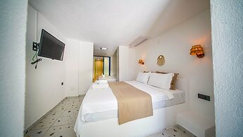 Thanos Hotel