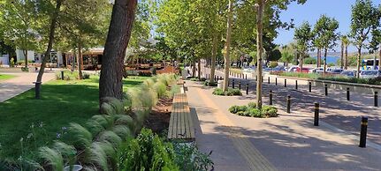 Relux Sea View 2BD Apartment by BluPine