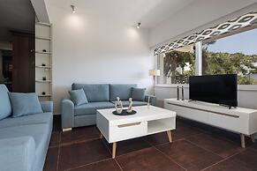 Relux Sea View 2BD Apartment by BluPine