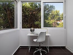 Relux Sea View 2BD Apartment by BluPine