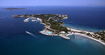 Relux Sea View 2BD Apartment by BluPine