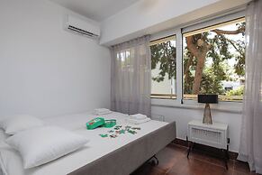 Relux Sea View 2BD Apartment by BluPine