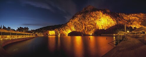 Relux Sea View 2BD Apartment by BluPine