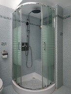 Relux Sea View 2BD Apartment by BluPine