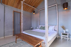 Seclude Pangot Perch