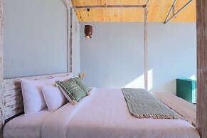 Seclude Pangot Perch