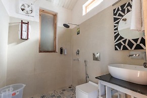 Seclude Pangot Perch