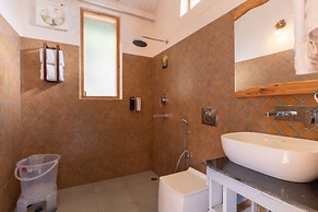 Seclude Pangot Perch