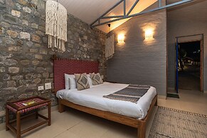 Seclude Pangot Perch