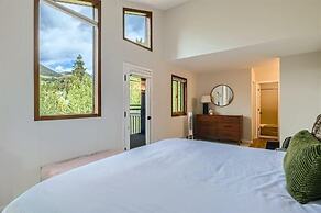 Hawn Drive 62 4 Bedroom Townhouse by RedAwning