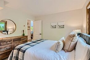 Hawn Drive 62 4 Bedroom Townhouse by RedAwning