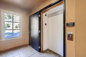 Passage Point 623 2 Bedroom Condo by RedAwning