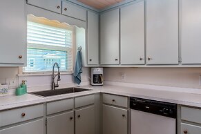 Bridgeview Cottage - 2228 Mallard 3 Bedroom Home by RedAwning