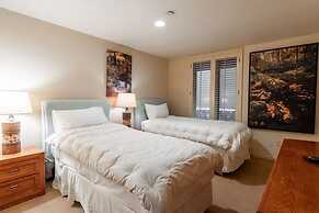 Vail Realty 2 Bedroom Condo by RedAwning