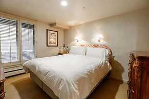 Vail Realty 2 Bedroom Condo by RedAwning