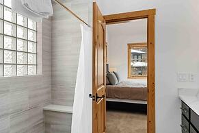 Waterdance House 4 Bedroom Home by RedAwning