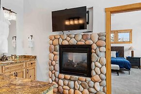 Waterdance House 4 Bedroom Home by RedAwning