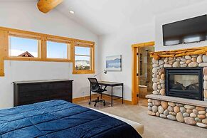 Waterdance House 4 Bedroom Home by RedAwning