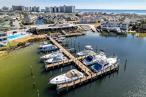 Sandpiper Cove 8204 Condo by RedAwning