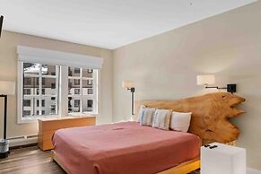 Passage Point 405 3 Bedroom Condo