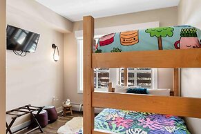 Passage Point 405 3 Bedroom Condo