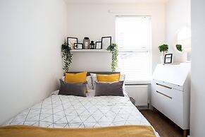 Luxurious 4-bedroom Home on Trendy Ormeau, Belfast