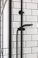 Luxurious 4-bedroom Home on Trendy Ormeau, Belfast