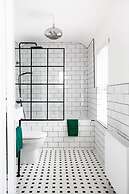 Luxurious 4-bedroom Home on Trendy Ormeau, Belfast