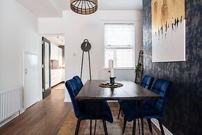 Luxurious 4-bedroom Home on Trendy Ormeau, Belfast