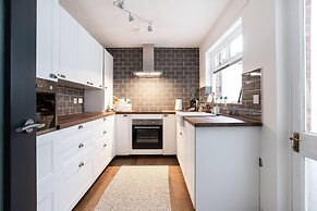 Luxurious 4-bedroom Home on Trendy Ormeau, Belfast