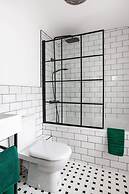 Luxurious 4-bedroom Home on Trendy Ormeau, Belfast