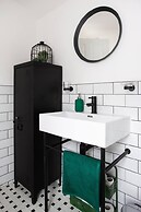 Luxurious 4-bedroom Home on Trendy Ormeau, Belfast