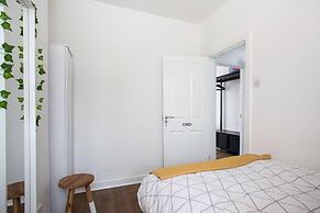 Luxurious 4-bedroom Home on Trendy Ormeau, Belfast