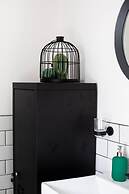 Luxurious 4-bedroom Home on Trendy Ormeau, Belfast