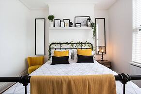 Luxurious 4-bedroom Home on Trendy Ormeau, Belfast