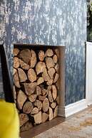 Luxurious 4-bedroom Home on Trendy Ormeau, Belfast