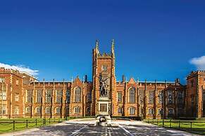 Luxurious 4-bedroom Home on Trendy Ormeau, Belfast