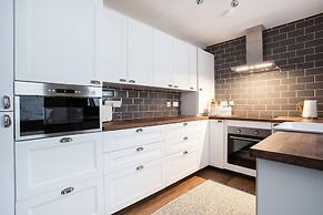 Luxurious 4-bedroom Home on Trendy Ormeau, Belfast