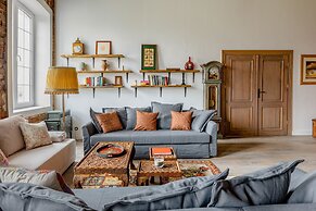 Folwark Rafałówka by Renters