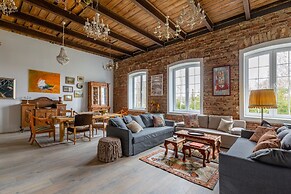 Folwark Rafałówka by Renters