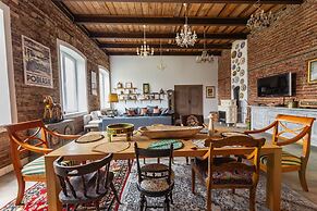 Folwark Rafałówka by Renters