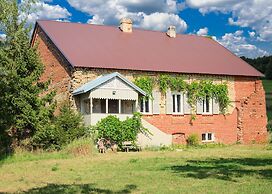 Folwark Rafałówka by Renters
