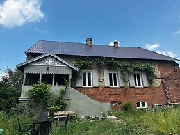 Folwark Rafałówka by Renters