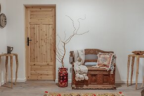 Folwark Rafałówka by Renters