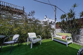 Spacious 4BD House w Pool in Hezliya