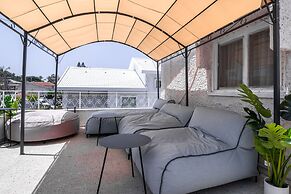 Spacious 4BD House w Pool in Hezliya