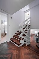 Spacious 4BD House w Pool in Hezliya