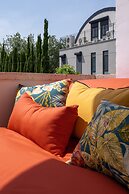 Spacious 4BD House w Pool in Hezliya